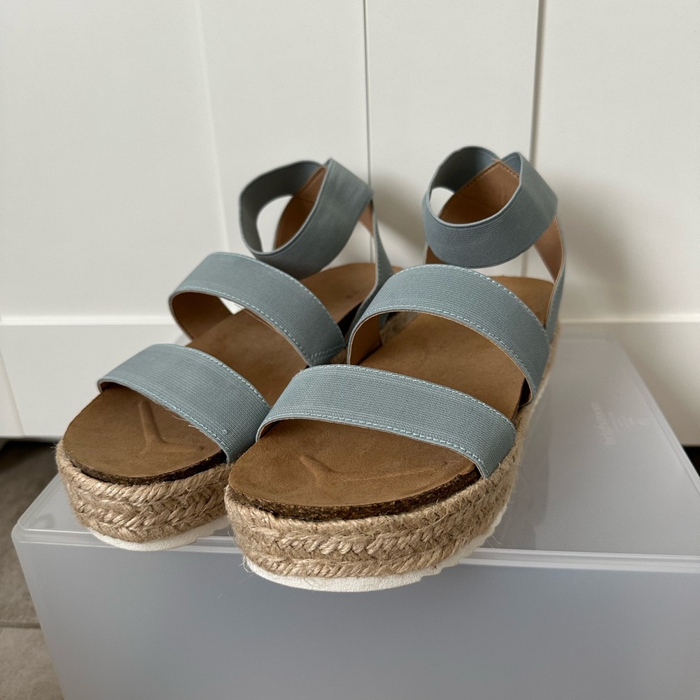 Women’s platform sandals
